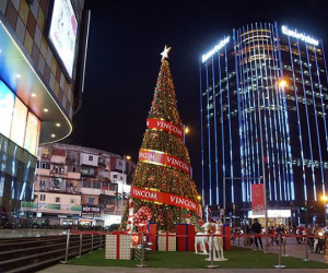 Không khí Noel tràn ngập phố phường Hà Nội