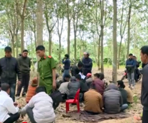 Clip: Cảnh sát đột kích sới bạc 'khủng' trong rẫy vắng