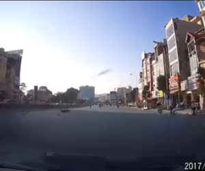 Clip: Dân mạng hú hồn với 'nữ Ninja SH' sang đường