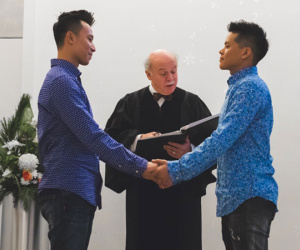John Huy Trần đính hôn với bạn trai ở Canada