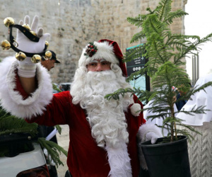 Ông già Noel khuấy động chảo lửa Jerusalem trước Giáng sinh