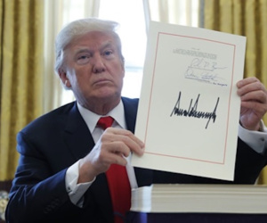 Trump ký luật cải cách thuế lớn nhất 30 năm