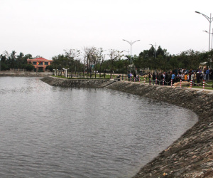 Phát hiện thể người đàn ông nổi trên hồ điều hòa Nguyễn Du
