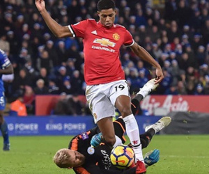 Phung phí cơ hội, Man Utd đánh rơi chiến thắng trên sân Leicester
