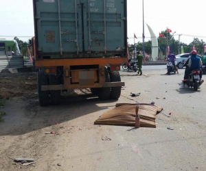 TP. HCM: Container mất thắng cuốn 2 thanh niên vào gầm xe, 1 người tử vong tại chỗ