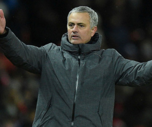 MU trì hoãn gia hạn hợp đồng với HLV Mourinho