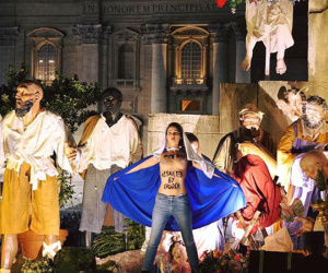 Nhóm nữ ngực trần gây náo loạn đêm Giáng sinh ở Vatican
