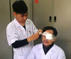 Bác sĩ cấp cứu 115 bị người nhà nạn nhân hành hung