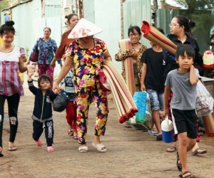 Bão Trâu Mộng thành 'nghé con', người SG cười tươi trở về nhà
