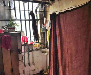 Chuyện khó tin: Che ri đô tắm ở hành lang khu tập thể Hà Nội