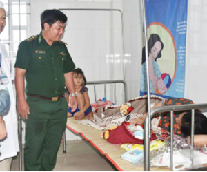 Sản phụ ở Cà Mau sinh 'mẹ tròn con vuông' trong bão Tembin