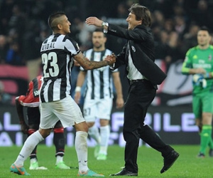 Conte công khai lôi kéo Vidal đến Chelsea