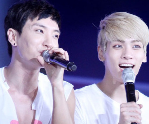 Lee Teuk gặp Jonghyun trong mơ: 'Tim anh đau nhói khi...không thể nắm chặt tay cầu cứu của em'
