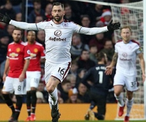 Mourinho vị tha với học trò về việc để Burnley dẫn hai bàn