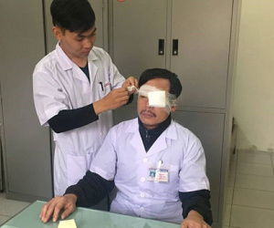 Nghi phạm đánh bác sĩ gãy sống mũi vì cho rằng cấp cứu chậm