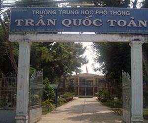 Nữ sinh cấp 3 dùng dao đâm gục bạn ngay tại trường