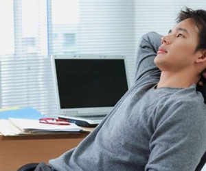 Phụ nữ hãy thôi kêu than đàn ông lười biếng, vô trách nhiệm