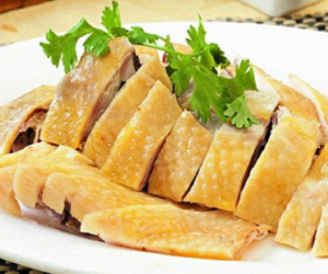 Nên ăn thịt gà trắng hay thịt gà nâu