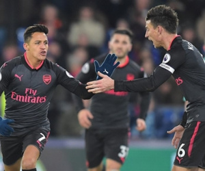 Wenger không sợ mất Sanchez vào tháng Một