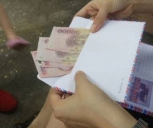 Chị em 'dậy sóng' với chuyện mình mừng cưới bạn 4 triệu, bạn mừng lại 200 ngàn