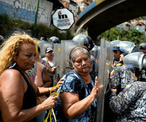 Người Venezuela biểu tình vì thiếu giăm bông dịp năm mới
