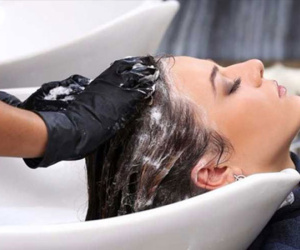 Gội đầu ngoài tiệm có thể lây bệnh?
