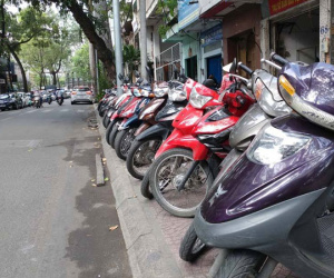 Sài Gòn ngày cuối năm như chưa có chiến dịch dẹp vỉa hè