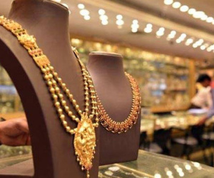 Giá vàng hôm nay 12/11: Giảm giá, chờ sóng mới