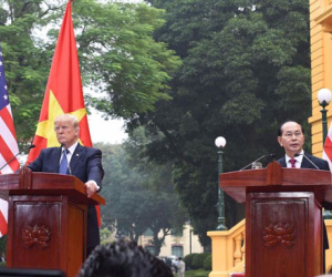 Mỹ giao tàu tuần tra bờ biển cho Việt Nam nhân chuyến thăm của TT Trump