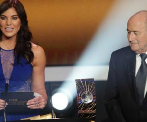 Người đẹp tuyển Mỹ tố Sepp Blatter quấy rối ở lễ trao Quả Bóng Vàng