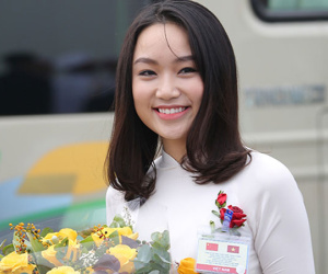 Nữ sinh tặng hoa ông Tập Cận Bình là hoa khôi Ngoại giao