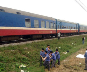 Tàu hỏa tông xe máy, 3 người tử vong