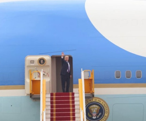 Tổng thống Mỹ Donald Trump rời Việt Nam