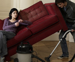Cô vợ ly hôn vì chồng giành làm hết việc nhà
