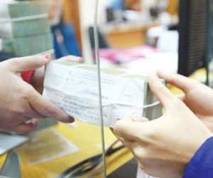 Lãi suất thấp nhưng tiền vẫn 'đổ' ầm ầm vào ngân hàng lớn