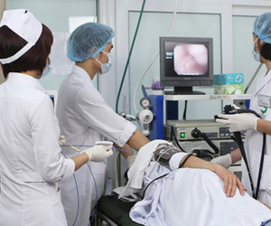 Nguy cơ nhiễm khuẩn từ thói quen ăn uống 'chung đụng'
