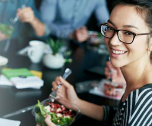 Những mẹo hay giúp bạn tiết kiệm tiền khi đi ăn hàng