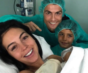 Cristiano Ronaldo chào đón đứa con thứ 4