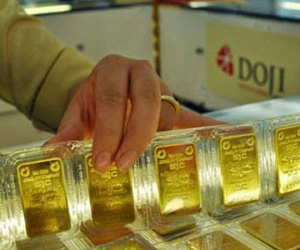 Giá vàng hôm nay 14/11: Ồ ạt bán tháo, vàng chìm đáy thấp