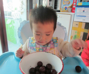 'Mách tội' bé con 3 tuổi chỉ ăn đồ sang xịn, mặc quần áo hàng hiệu, mẹ trẻ bị nhận đủ gạch đá