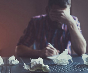Chàng trai bị quan tòa bắt... chép phạt vì làm phiền bạn gái cũ