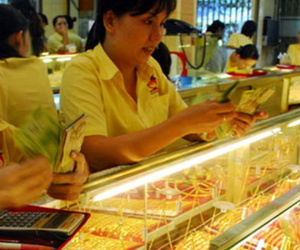 Giá vàng hôm nay 15/11: Áp lực 10 ngàn tỷ USD, dồn vàng xuống đáy