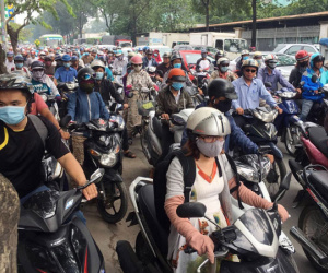 Người SG như 'hóa điên' vì kẹt xe tại công trình cầu vượt trước giờ G