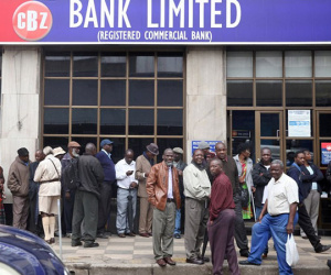Thủ đô Zimbabwe bị phong tỏa, người dân lũ lượt đi rút tiền