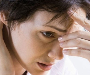 Suốt đêm đầu óc tôi cứ nhảy tưng tưng lên vì mấy cụ bà hàng xóm