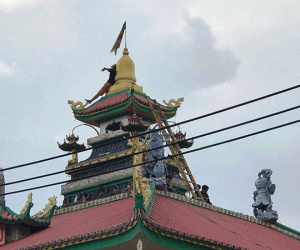 Thanh niên 'quậy' trên nóc chùa dương tính với ma túy