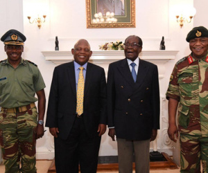 Tổng thống Zimbabwe lần đầu xuất hiện sau chính biến