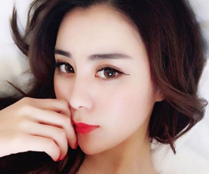 Cuộc sống của 'tiểu thư' được cha mẹ cho nửa triệu USD tiêu hàng tháng