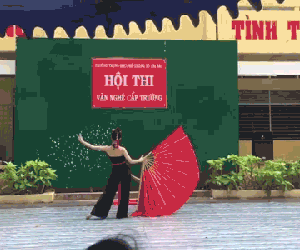 Video: Học sinh múa gợi cảm trên nền Lạc Trôi 'gây bão'