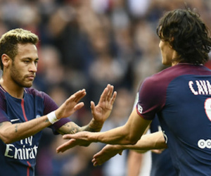 Cavani chủ động nhường quyền đá penalty ở PSG cho Neymar